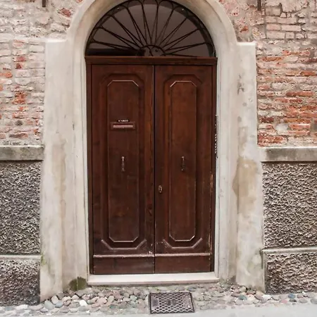 Nell'antico Ghetto Ebraico Lägenhet