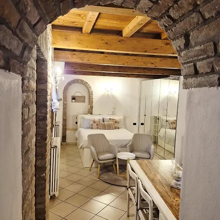 Nell'antico Ghetto Ebraico アパート