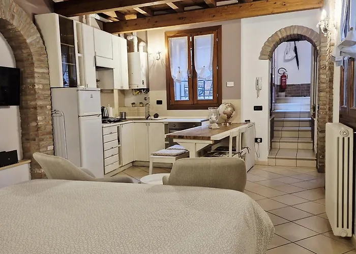 Nell'antico Ghetto Ebraico شقة فيرّارا